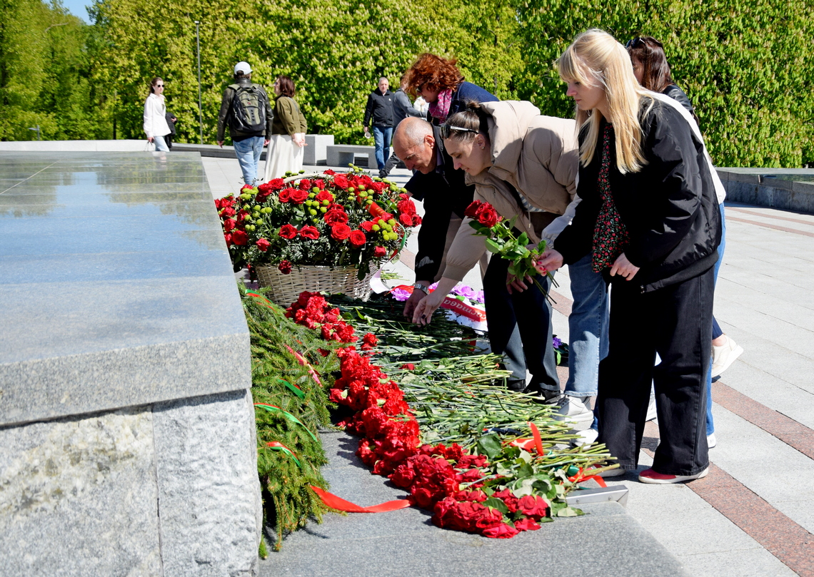 Возложение цветов